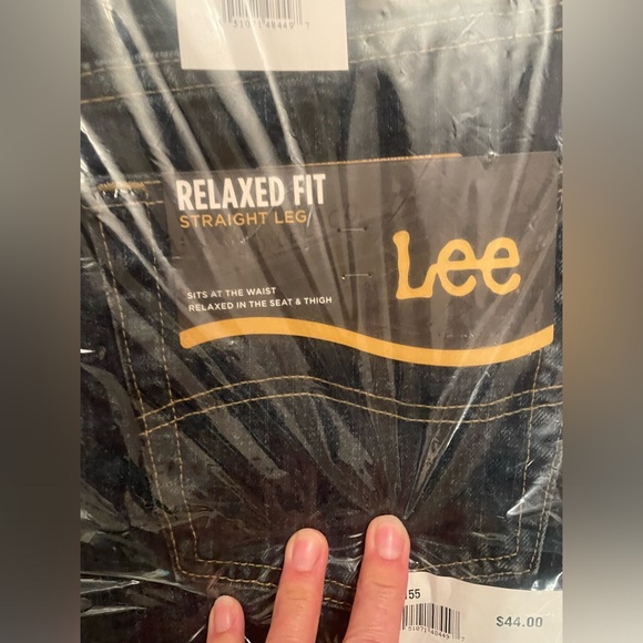 NWT LEE’s Relaxed Fit Men’s Jeans size 34x29 straight leg - Picture 2 of 6